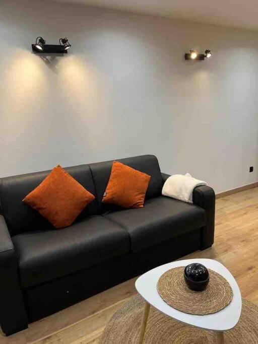 Escale Studio 21M Aeroport Cdg Parc Expo Asterix Gonesse Buitenkant foto