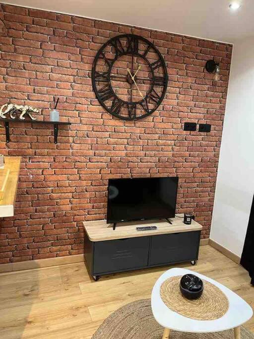 Escale Studio 21M Aeroport Cdg Parc Expo Asterix Gonesse Buitenkant foto